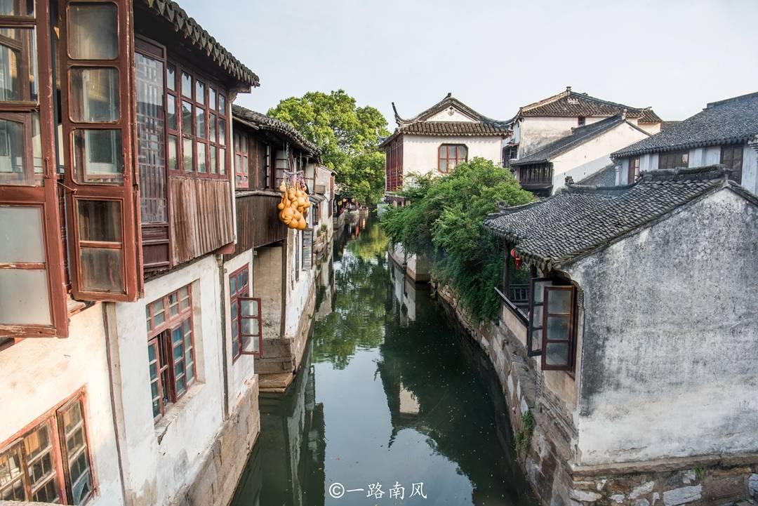 A股三大股指集体上涨 超4500股飘红